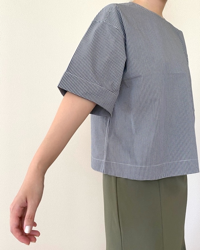 無印良品の「婦人 乾きやすい ブロード五分袖ブラウス」