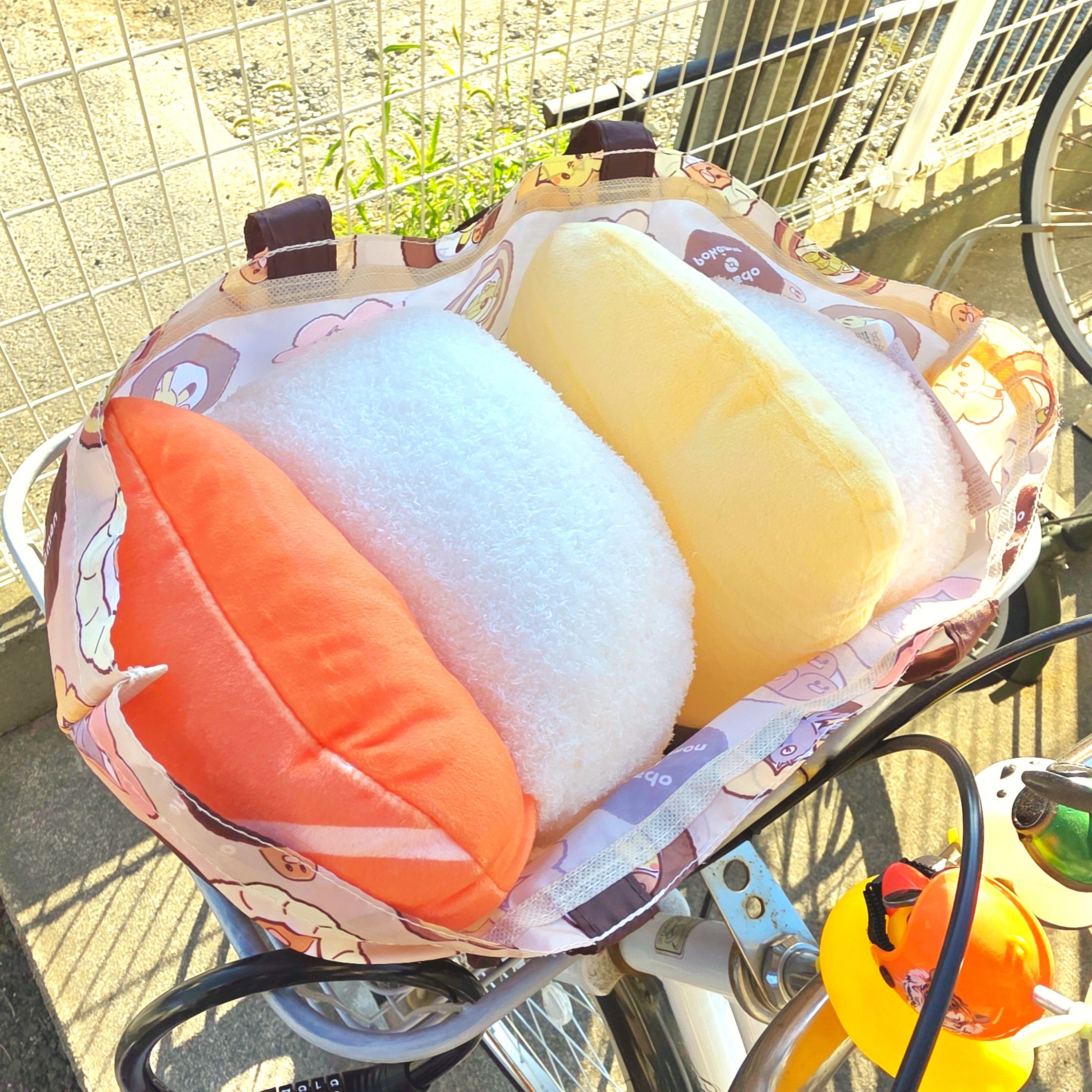 DAISO(ダイソー)「抱きまくら(サーモンお寿司)」「抱きまくら(たまごお寿司)」