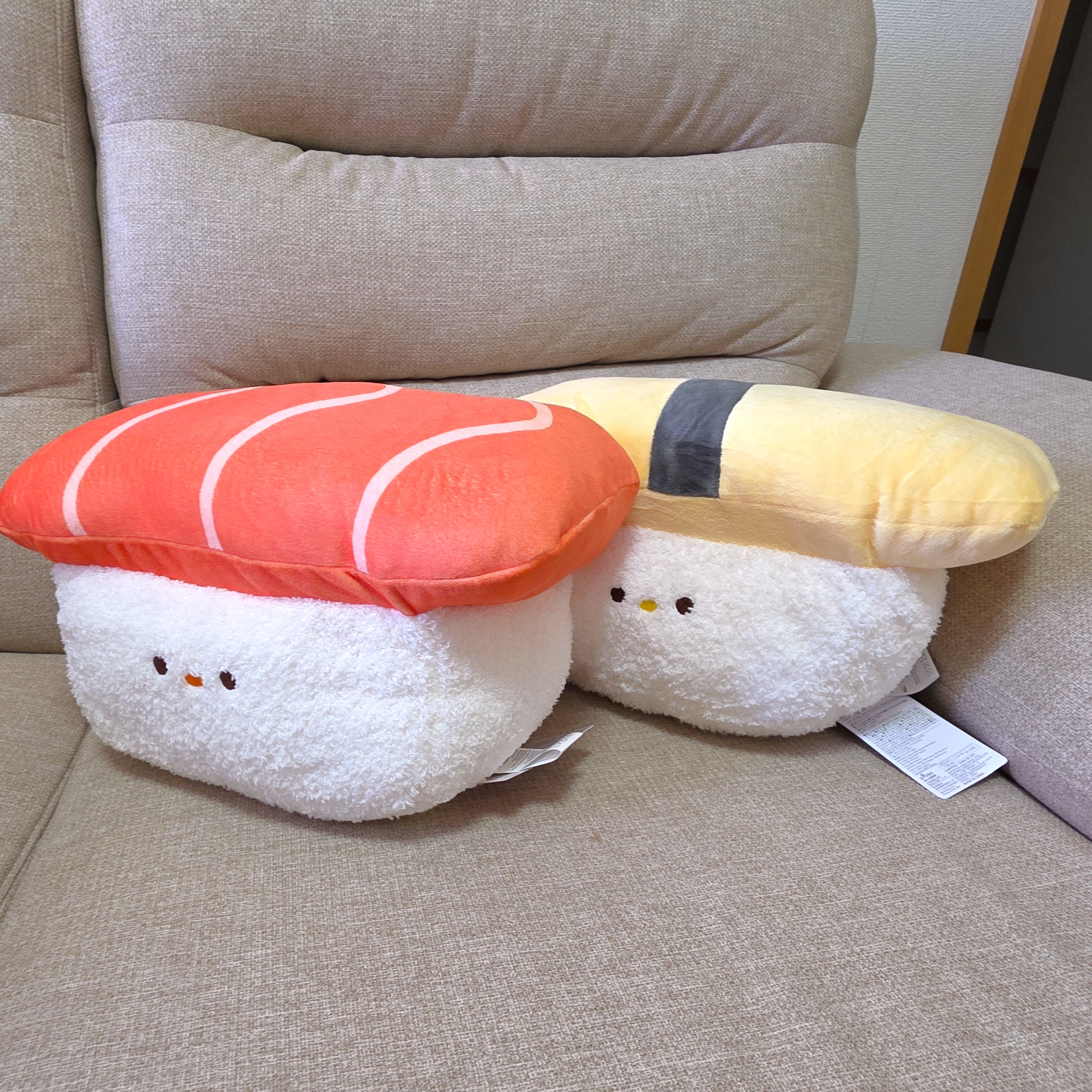DAISO(ダイソー)「抱きまくら(サーモンお寿司)」「抱きまくら(たまごお寿司)」
