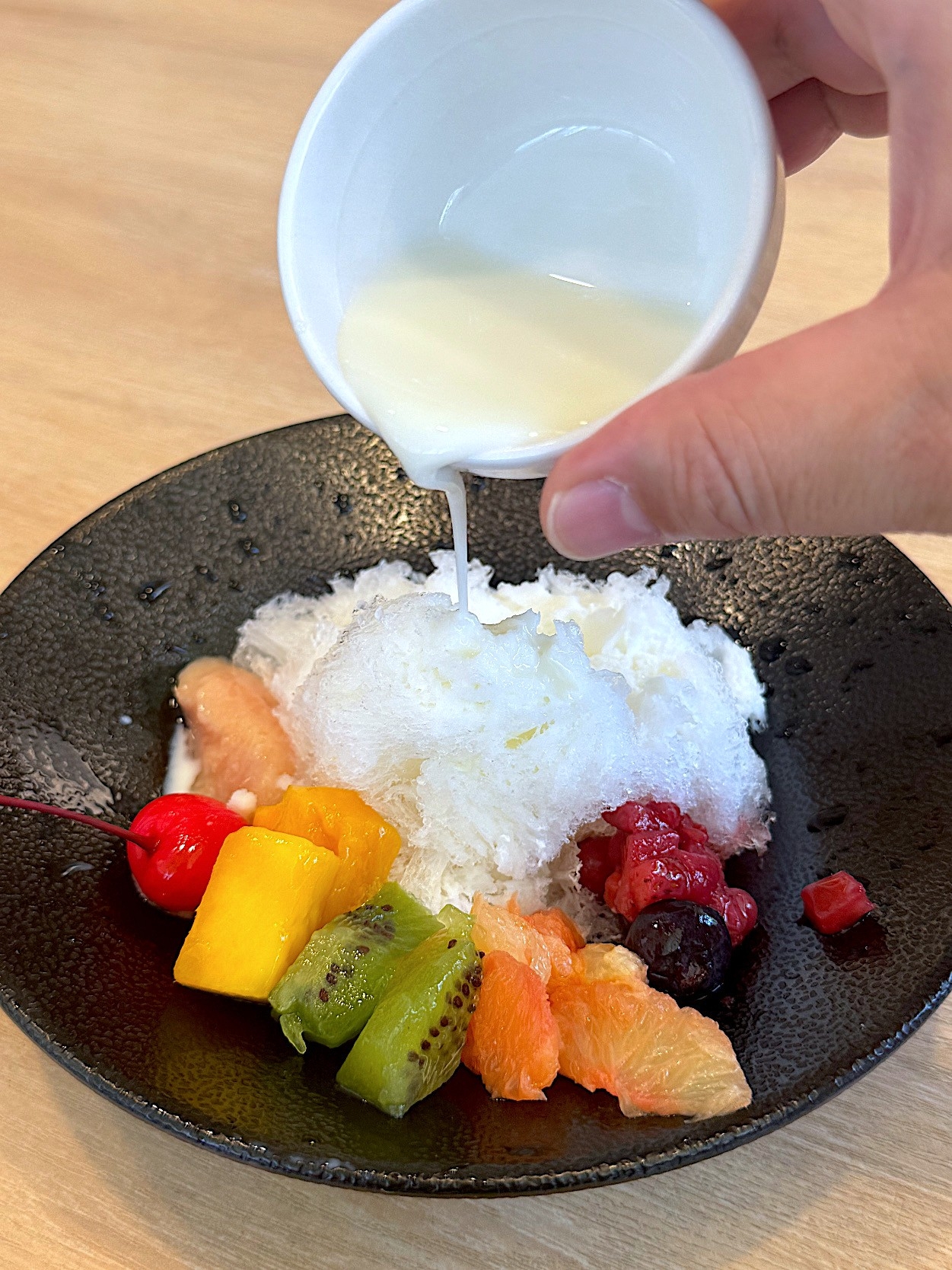 ガストの「純氷かき氷 フルーツみるく~しろくま風~」
