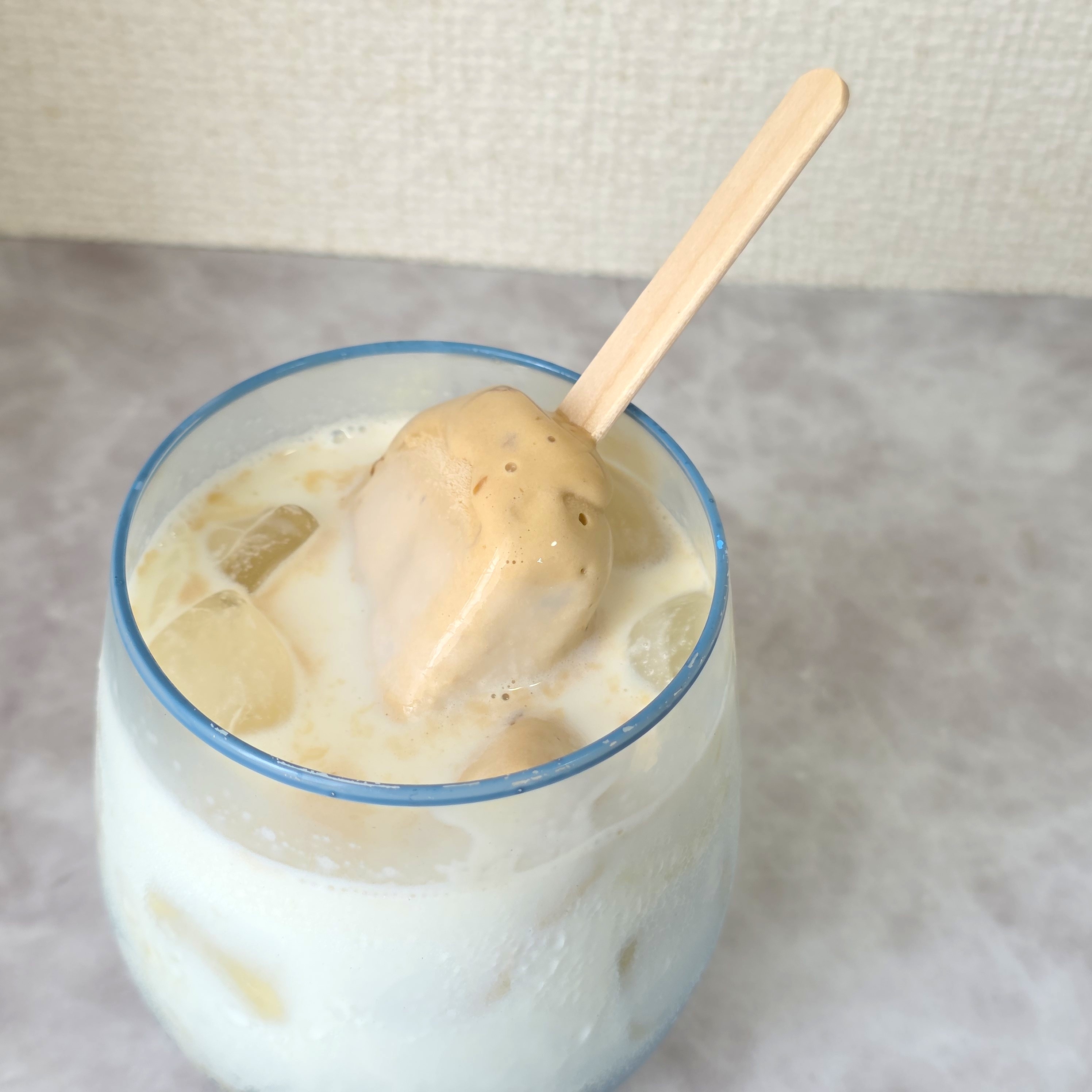 シャトレーゼ「深煎り珈琲ゼリー入りカフェラテバー6本入」