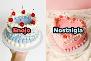 Dos pasteles con decoración de crema y cerezas. Uno tiene "Enojo" y el otro "Nostalgia"