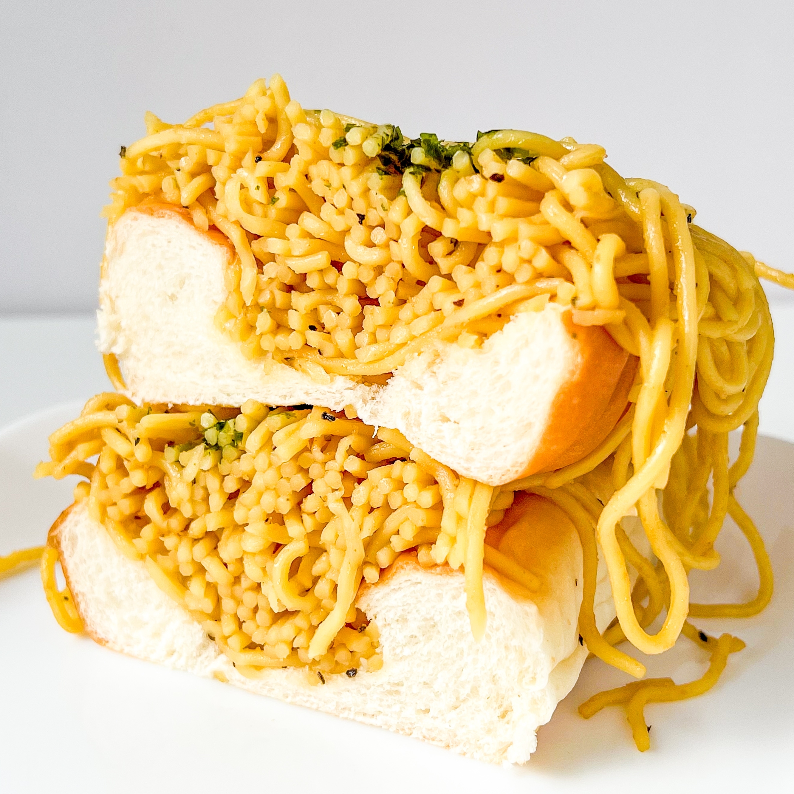 LAWSON(ローソン)「具!パン 塩焼きそば」