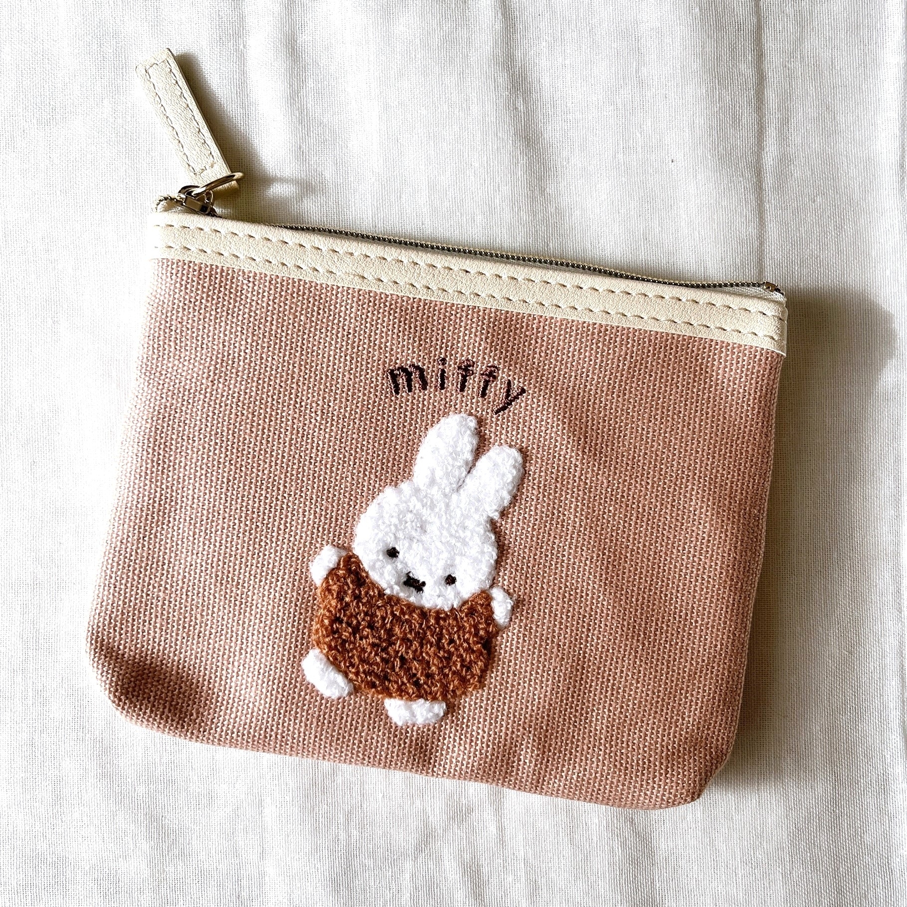 ニトリの「ティッシュポーチ miffy(ルンルンサガラシリーズ)」