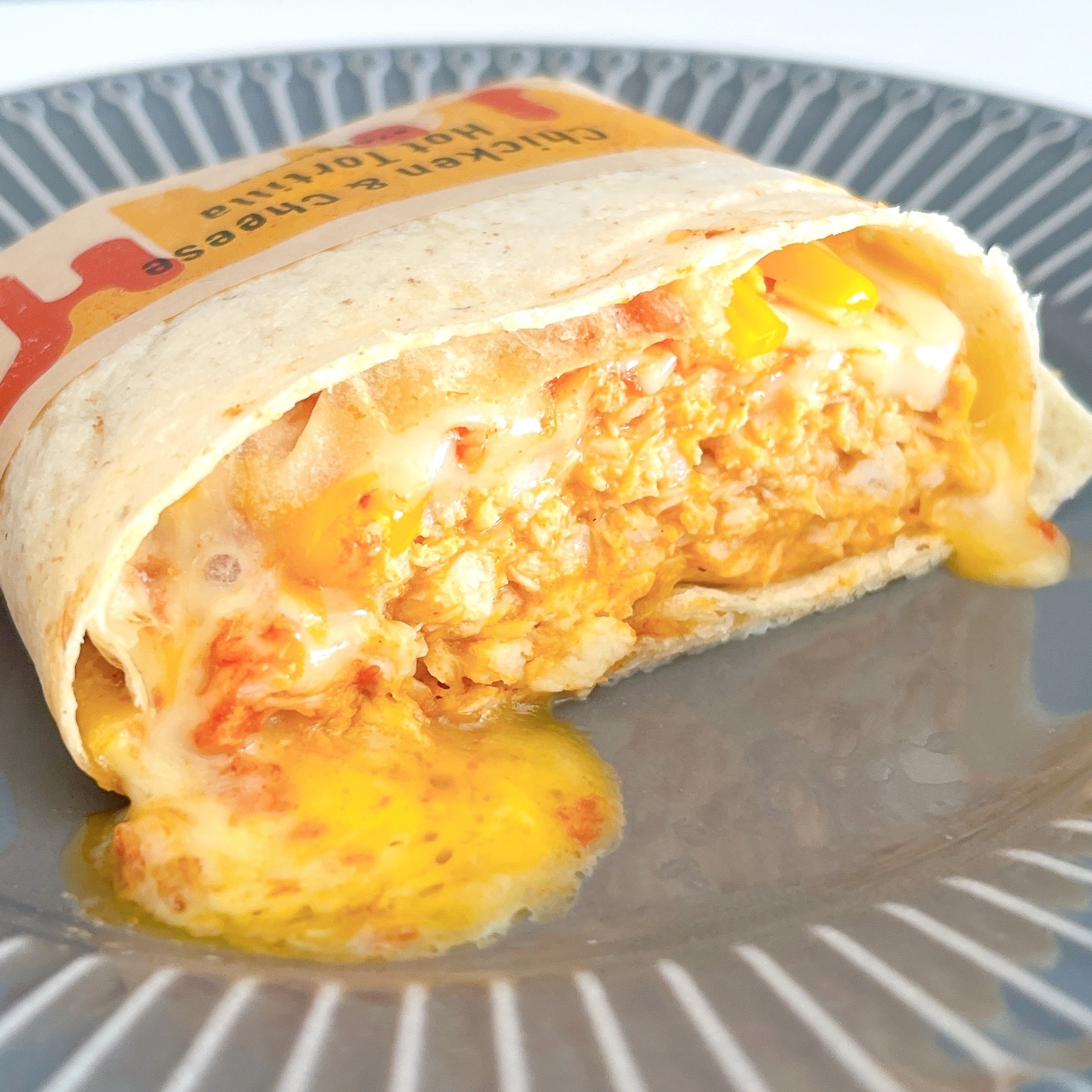 スターバックス「チキン&チーズ ホットトルティーヤ」