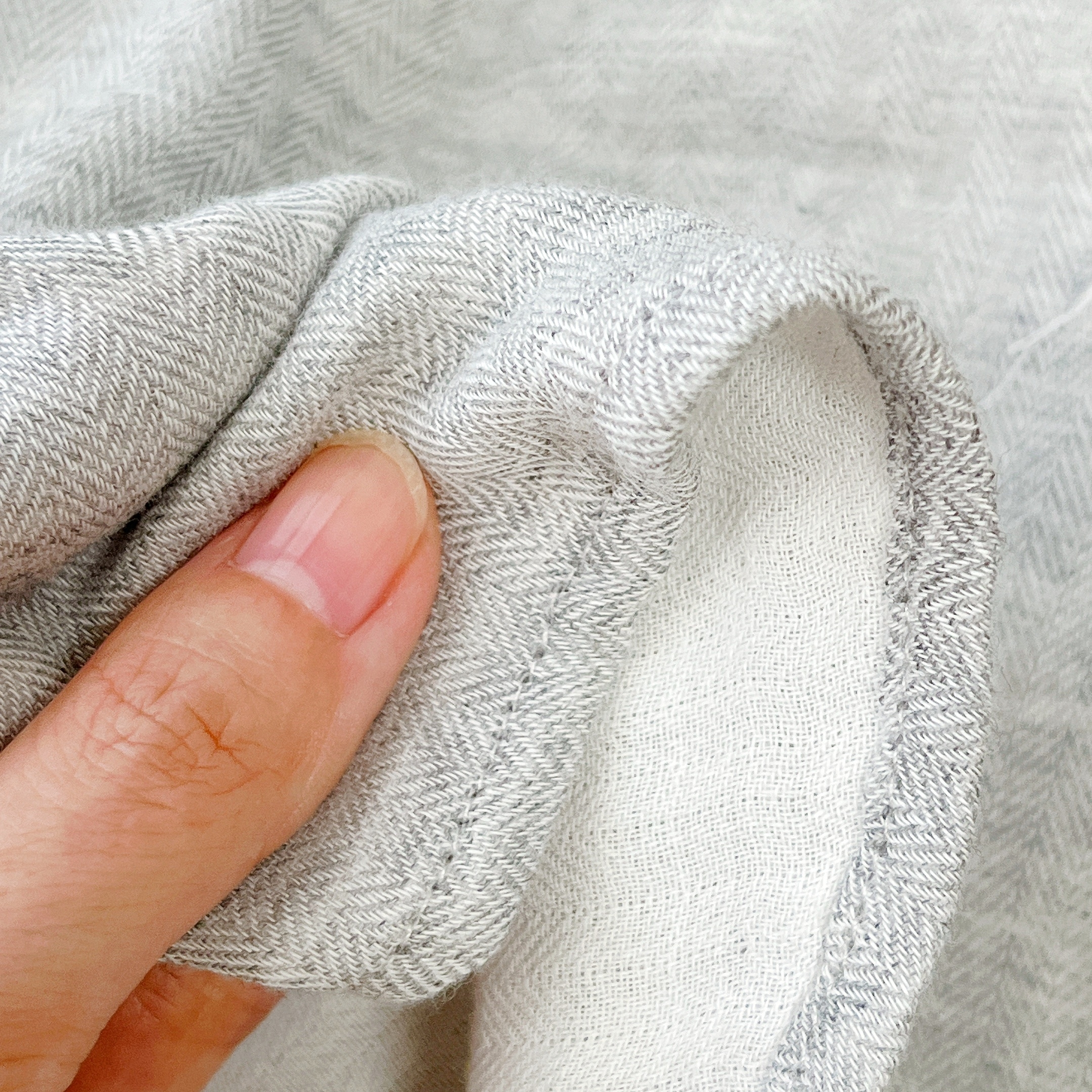 無印良品の「婦人 ヘリンボーンガーゼ スタンドカラー八分袖パジャマ」