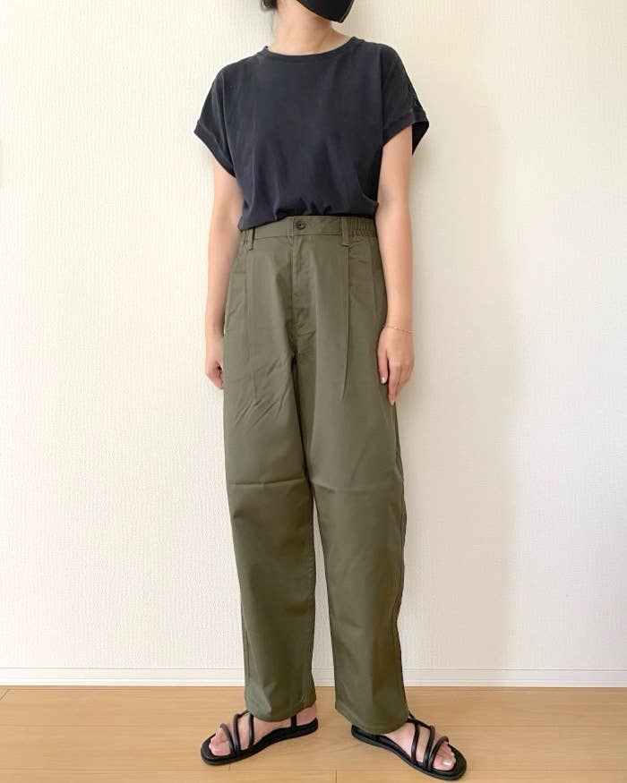 GUの「チノキャロットパンツ(丈標準69.5~73.5cm)」