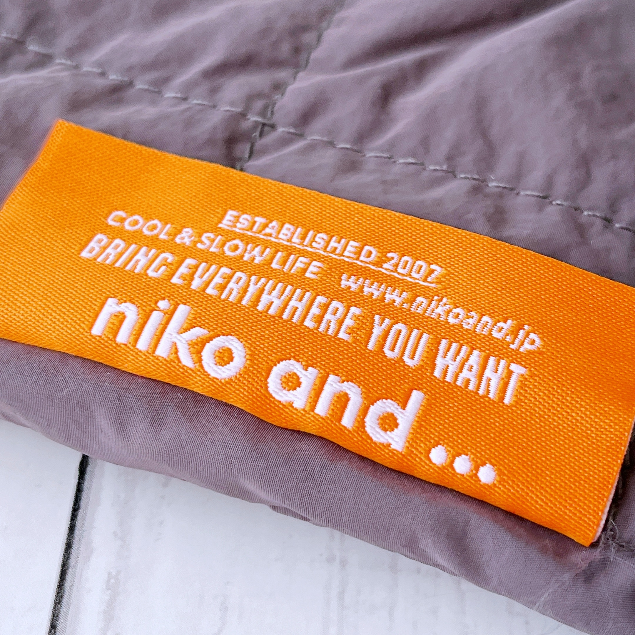 niko and...(ニコアンド)の「オリジナル キルトメガネケース」