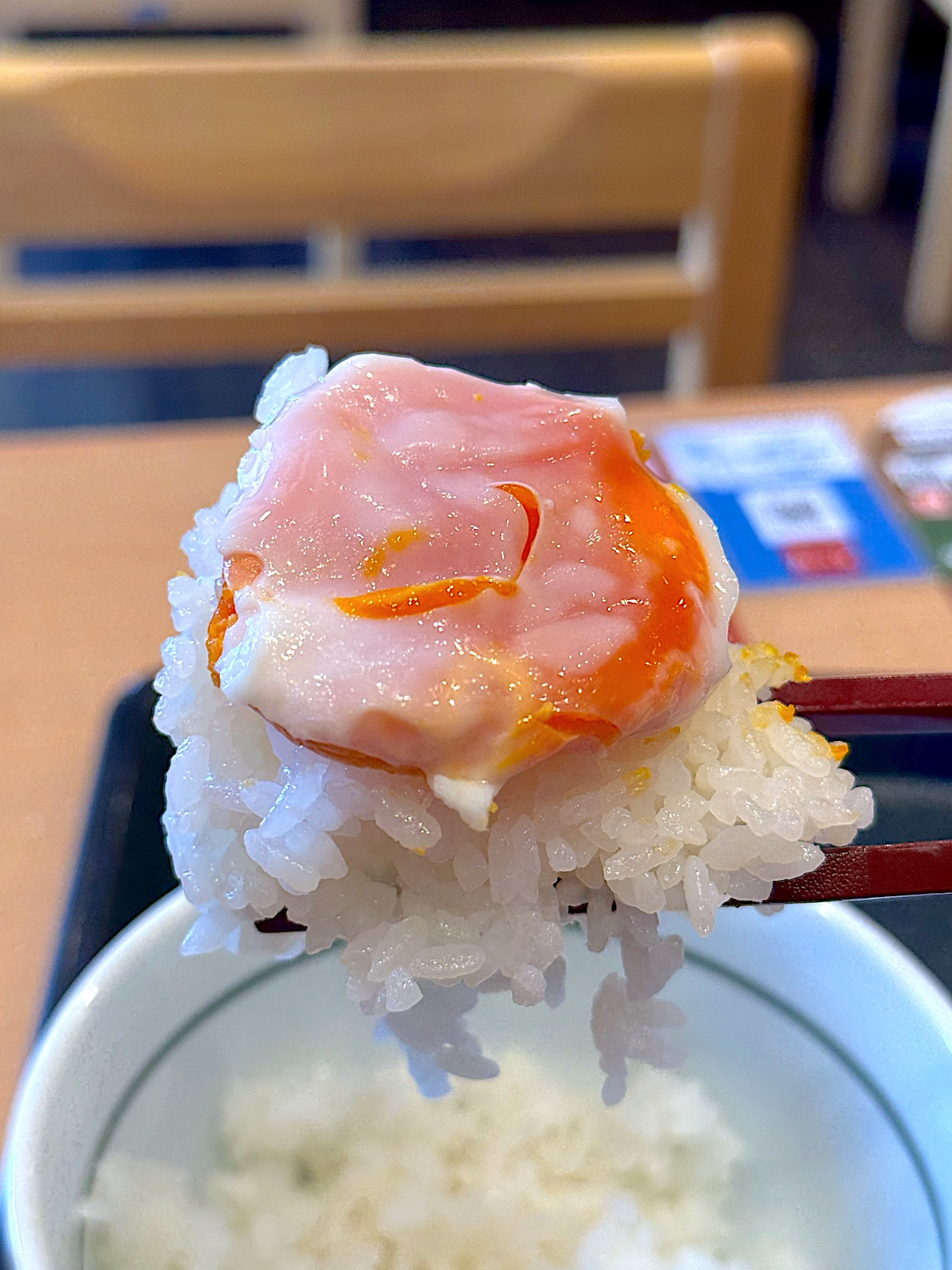 なか卯の「きつねうどん ベーコンエッグ+ごはん(小盛)」