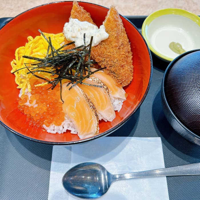 松のやの「サーモンいくら丼」