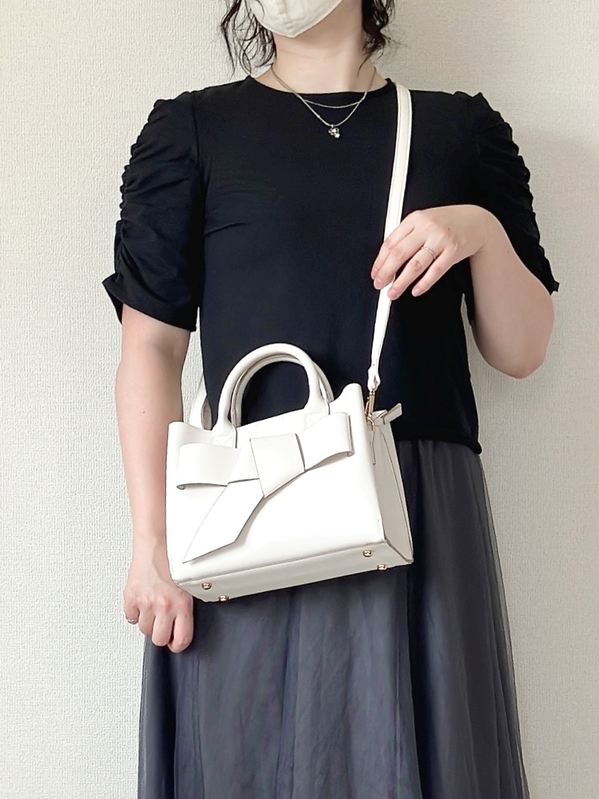 Honeys(ハニーズ)の「両あおりリボン風バッグ」
