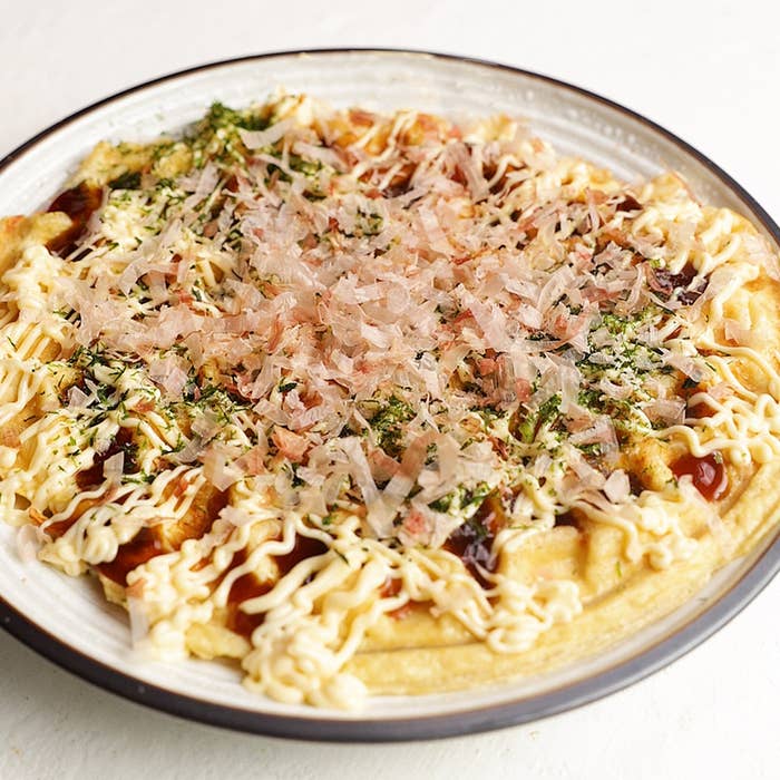 豆腐とワッフルメーカーで作るお好み焼きのような新感覚レシピ「豆腐のお好み焼き風ワッフル」