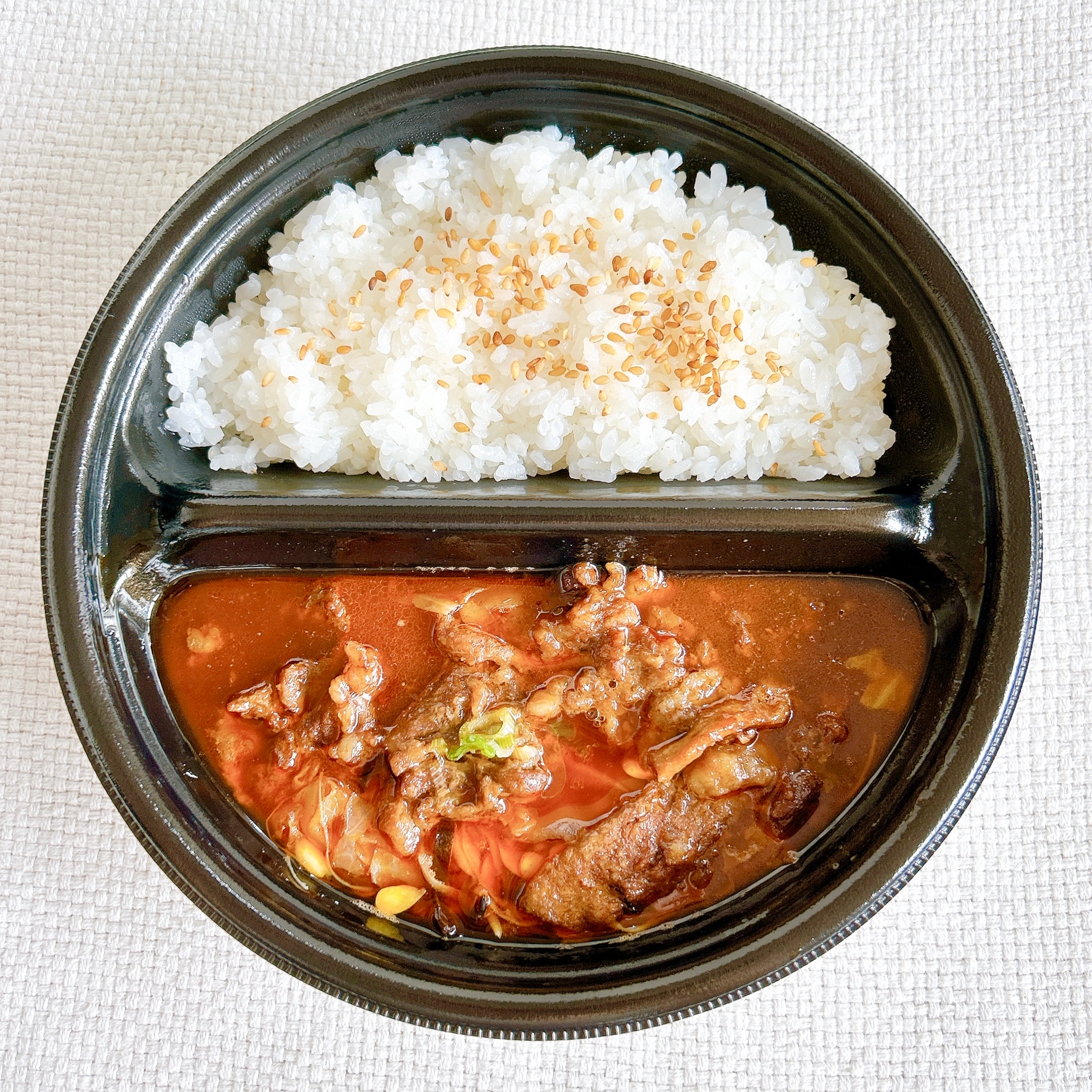 セブン-イレブンの「水煮牛肉 牛肉の四川風唐辛子煮込み」