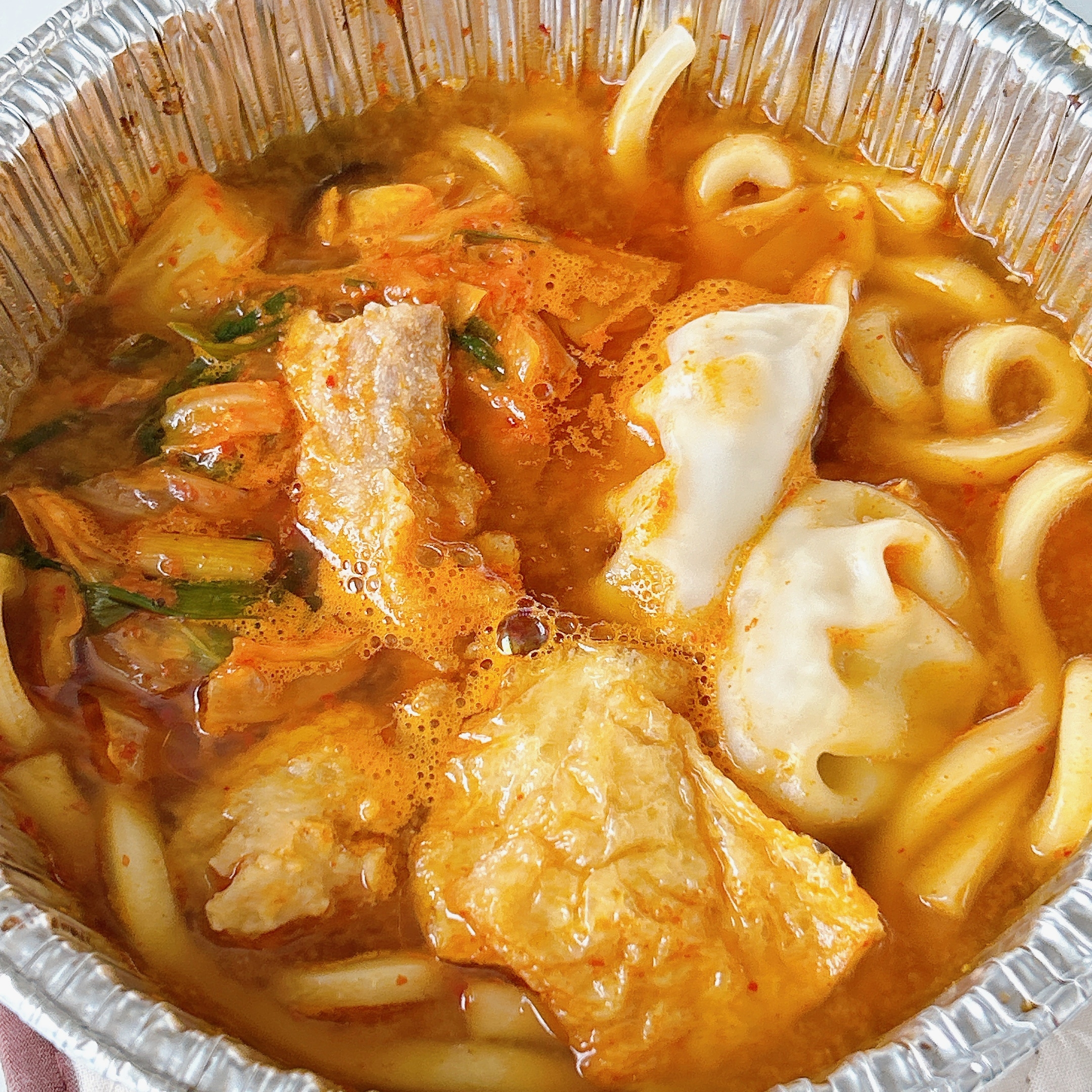 LAWSON(ローソン)の「旨辛チゲ うどん入り」