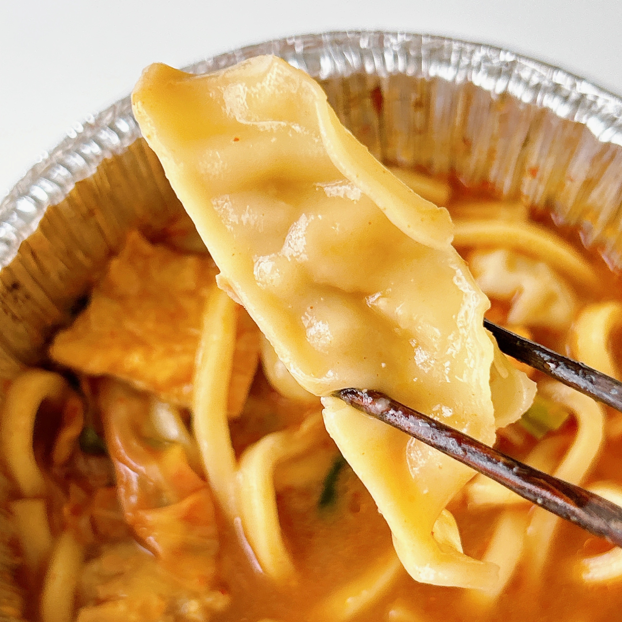 LAWSON(ローソン)の「旨辛チゲ うどん入り」