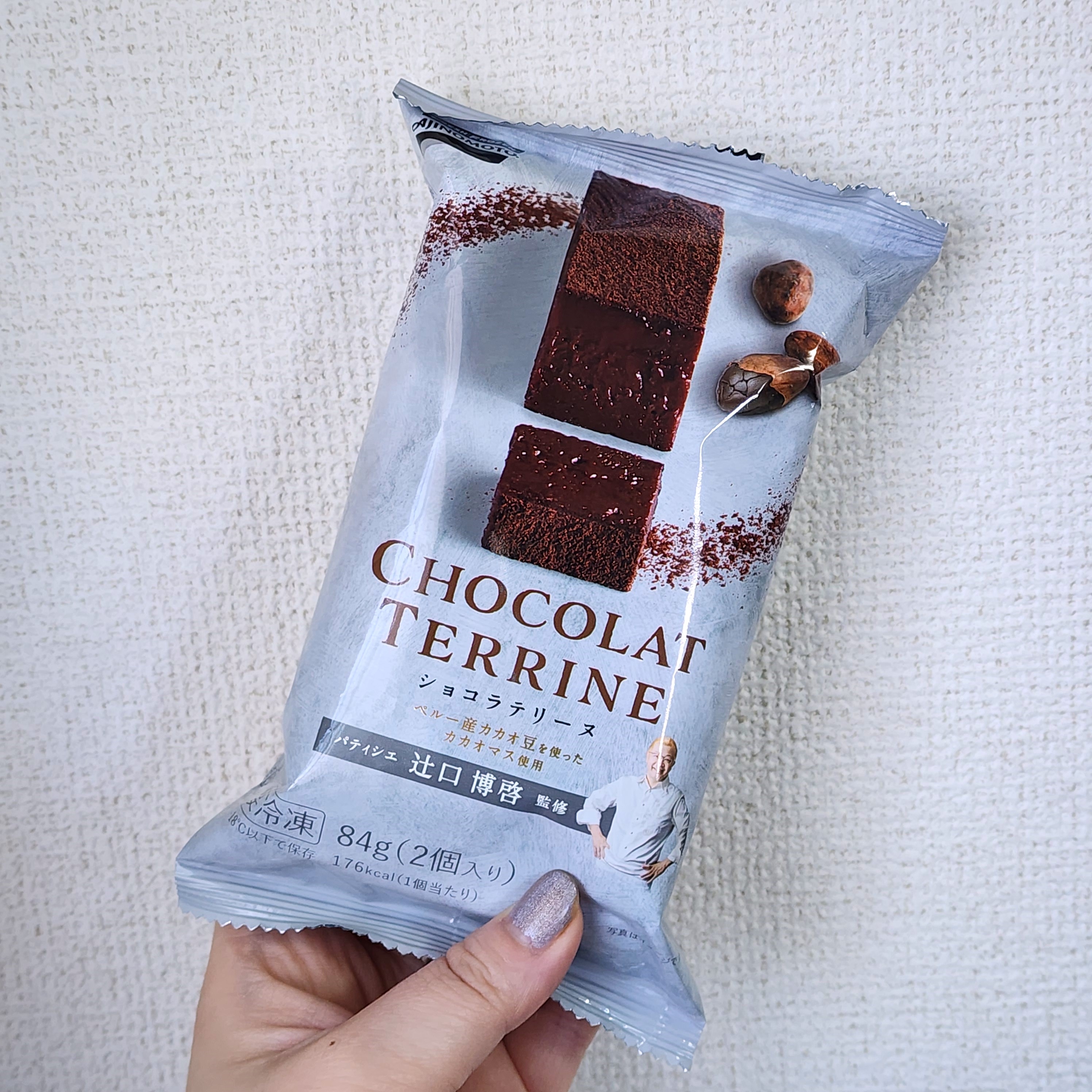 パッケージにチョコレートテリーヌの画像と商品名、84g(2個入り)の情報が印刷されている。