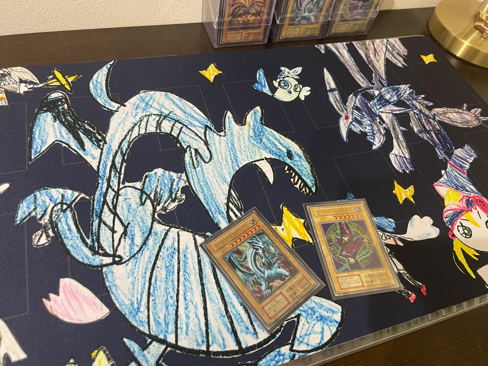小学1年生の娘が描いた『遊戯王』のプレイマットに反響集まる