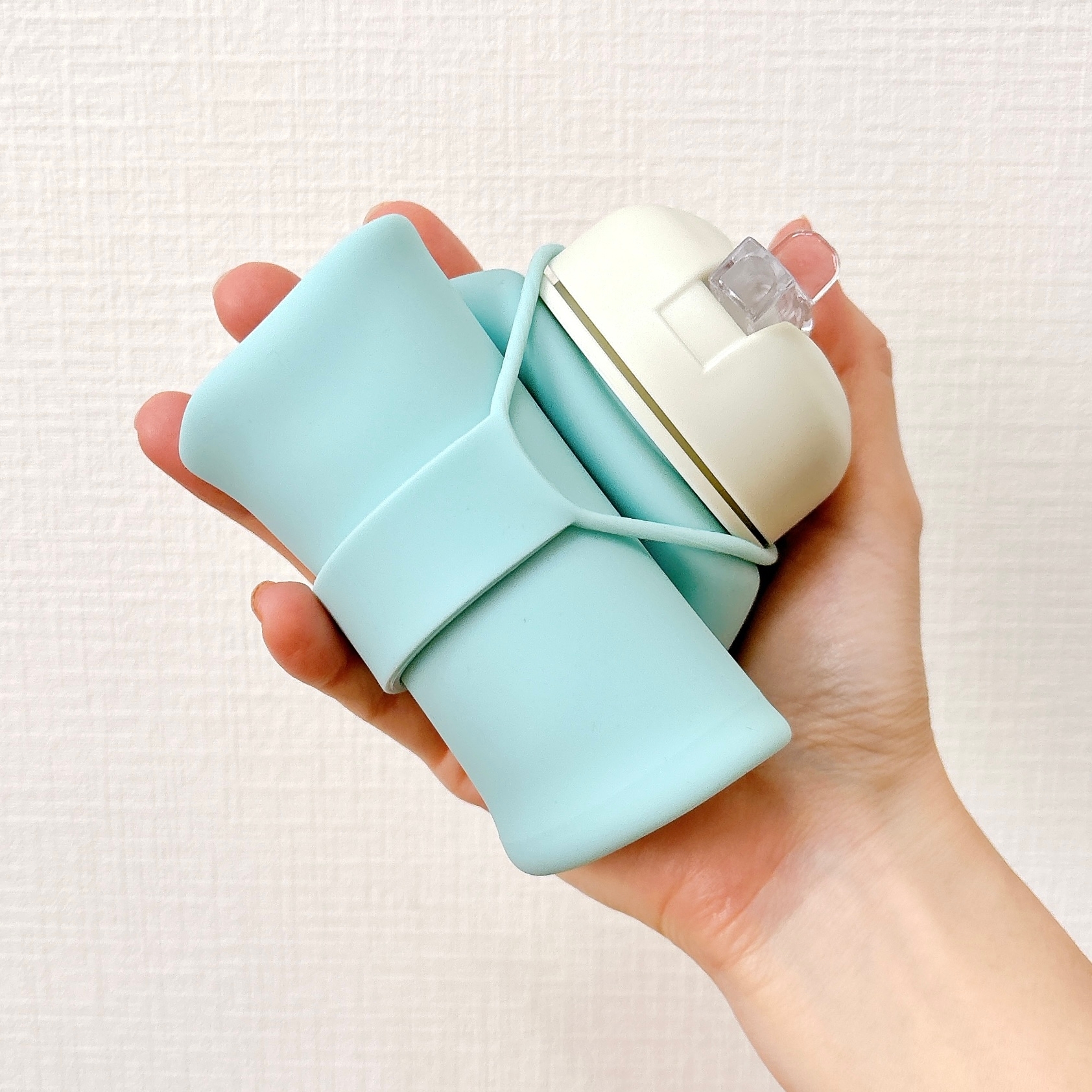フランフランの「折り畳みシリコンボトル ブルー」