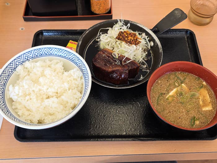 吉野家「厚切り豚角煮定食」