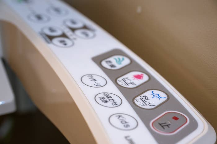 How to Spay Kids Electronic Device With Wife at Home: Simple Steps