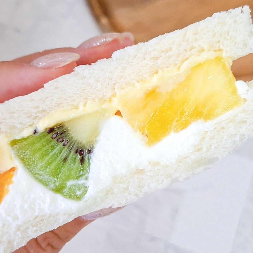 ローソン「フルーツミックスサンド」