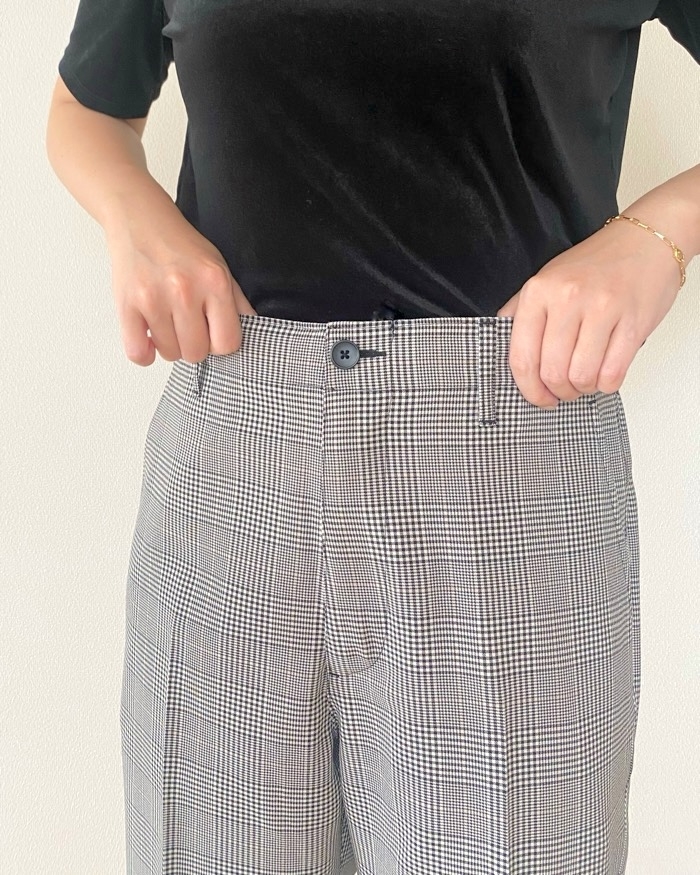 GUの「ワイドスラックス(チェック)(丈標準69.5~73.5cm)」