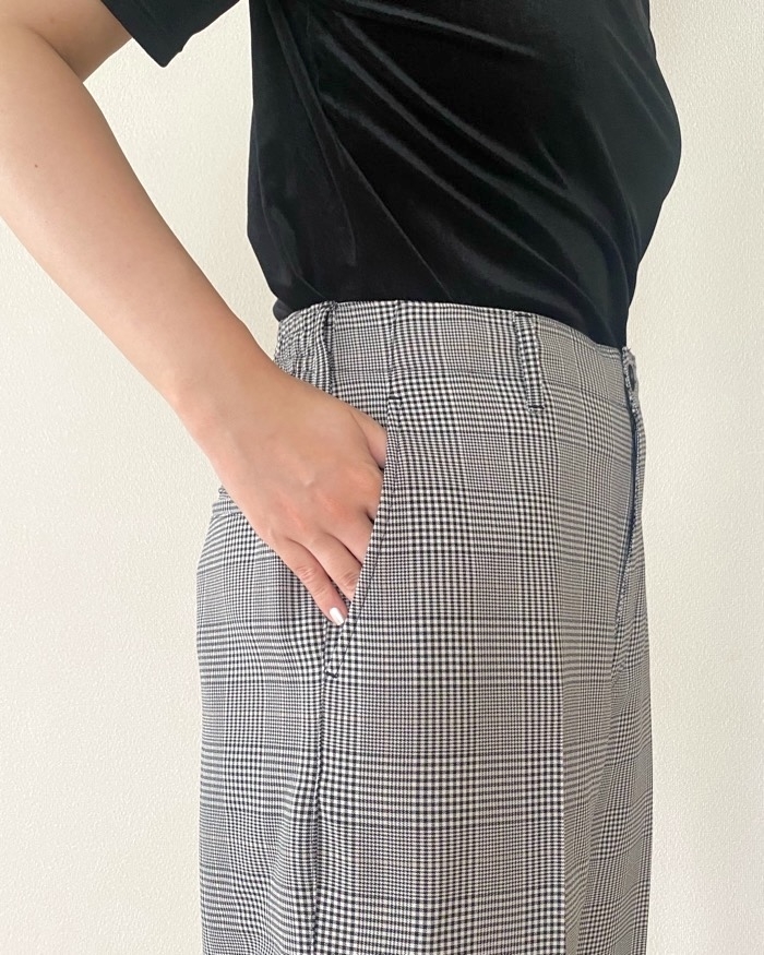 GUの「ワイドスラックス(チェック)(丈標準69.5~73.5cm)」