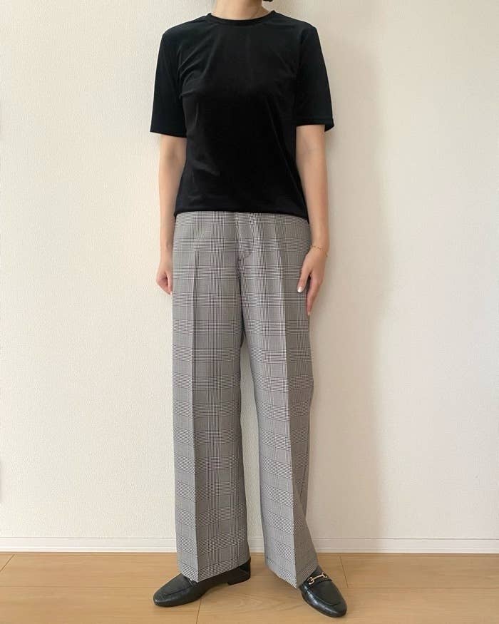 GUの「ワイドスラックス(チェック)(丈標準69.5~73.5cm)」