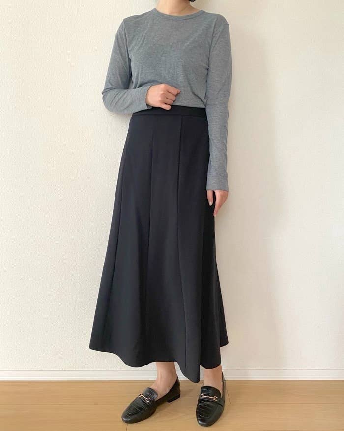 GUの「カットソーフレアスカートQ」