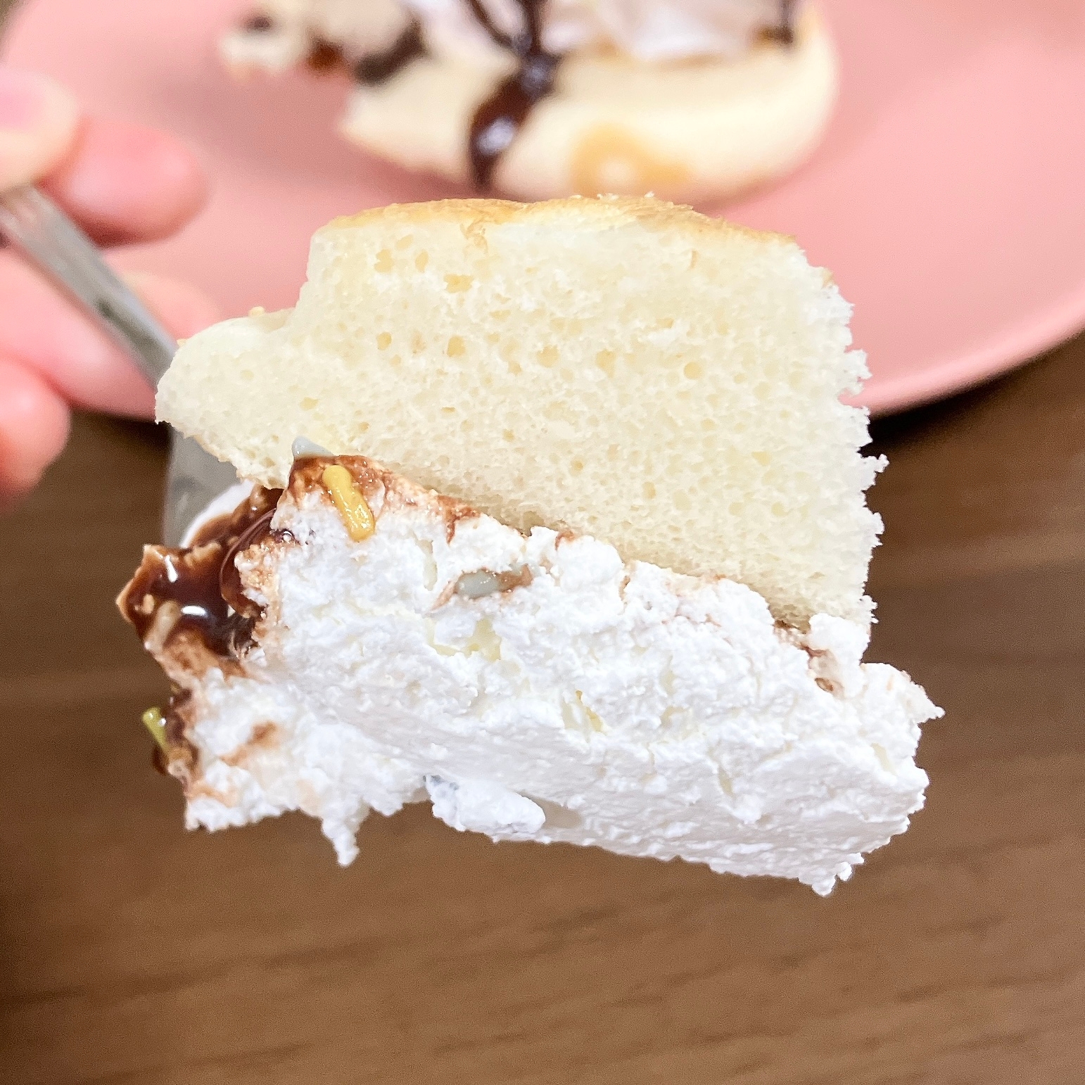 ロピアの「やばば!パンケーキサンド(チョコ&塩キャラメル)」