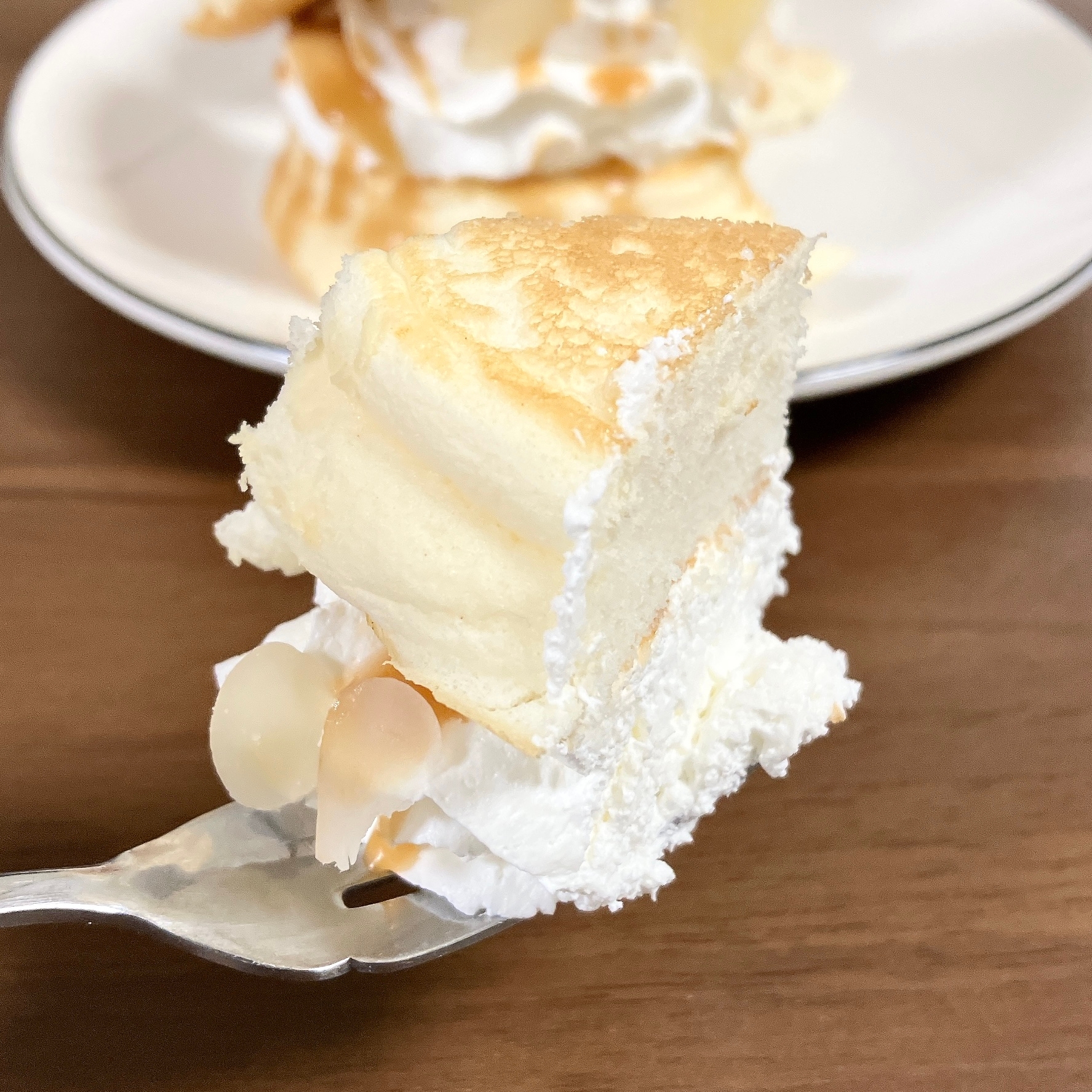 ロピアの「やばば!パンケーキサンド(チョコ&塩キャラメル)」