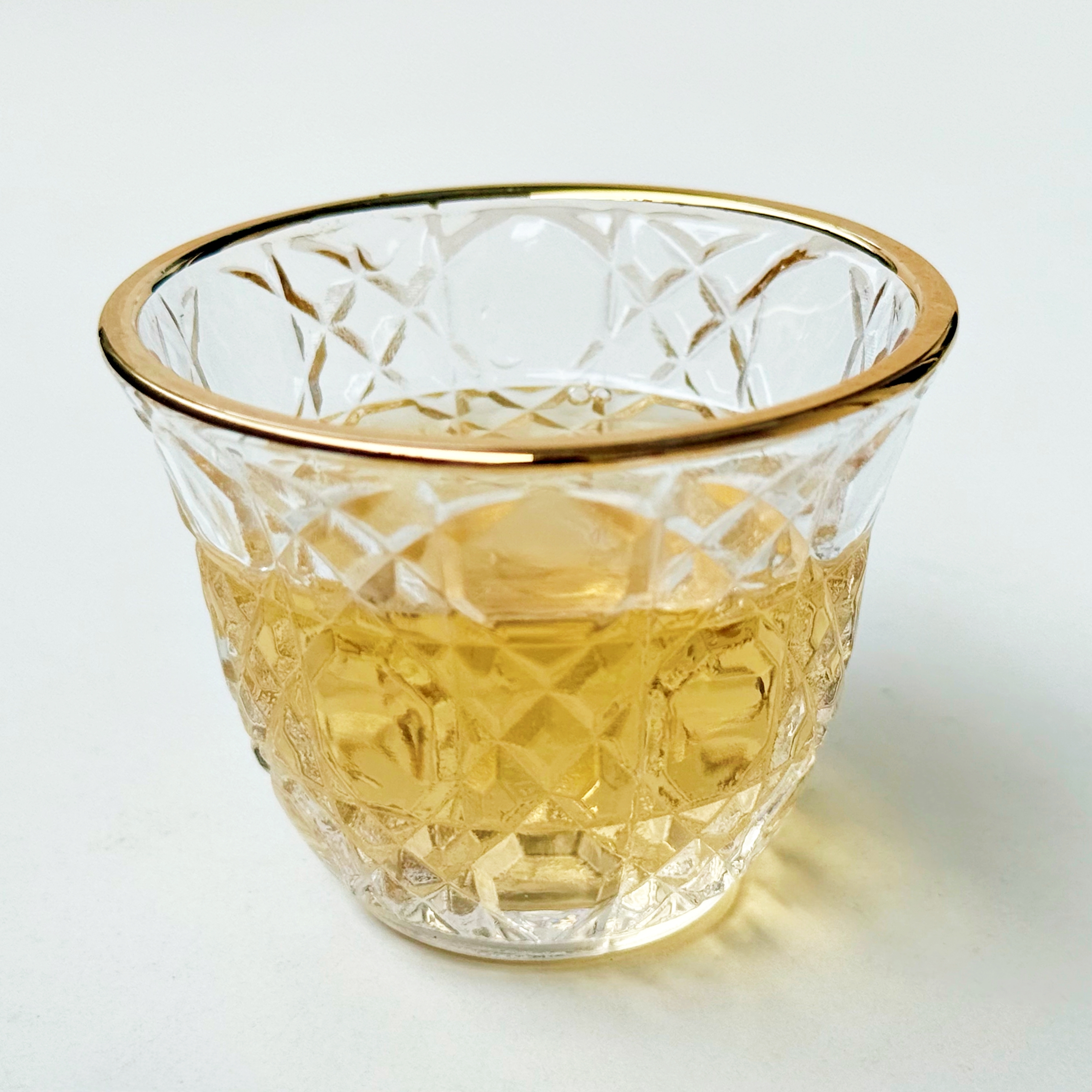 ダイソー「ミニグラス(ゴールドカラーライン、B)」