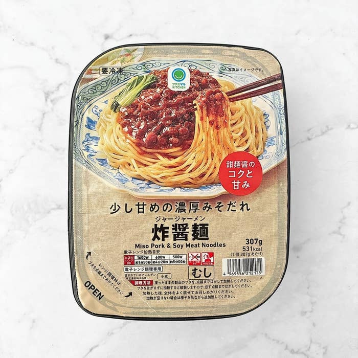 FamilyMart(ファミリーマート)の「少し甘めの濃厚みそだれ炸醤麺」