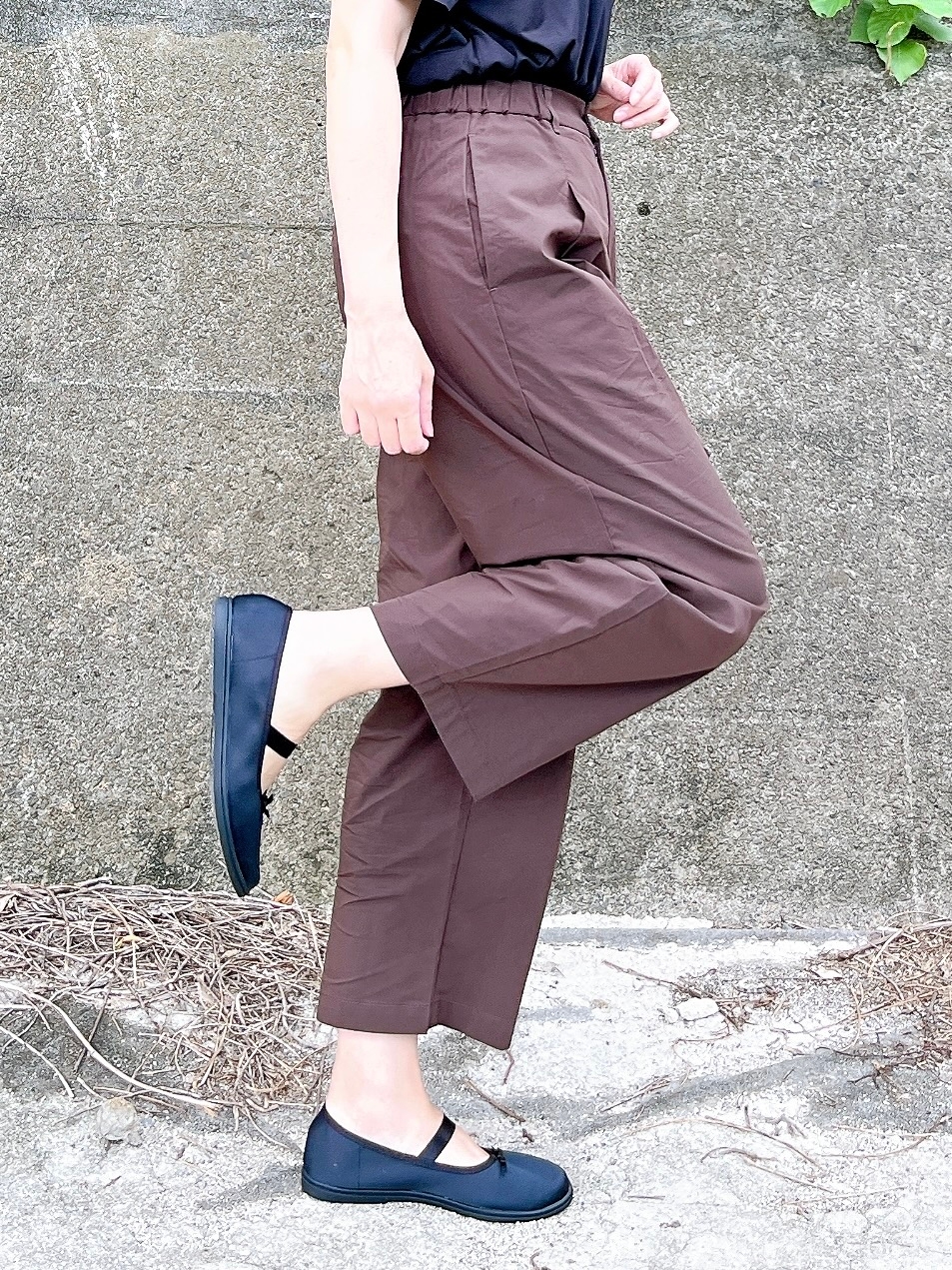 無印良品の「婦人 乾きやすい ブロードワイドテーパードパンツ」