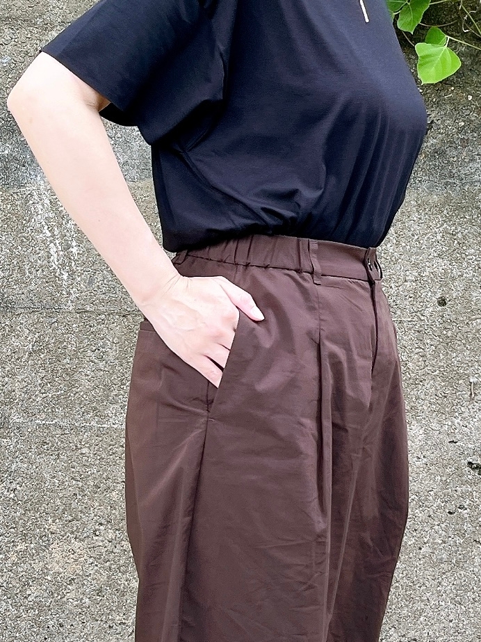無印良品の「婦人 乾きやすい ブロードワイドテーパードパンツ」