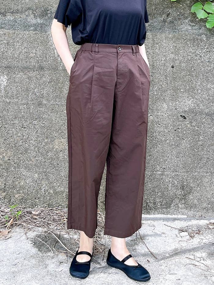 無印良品の「婦人 乾きやすい ブロードワイドテーパードパンツ」