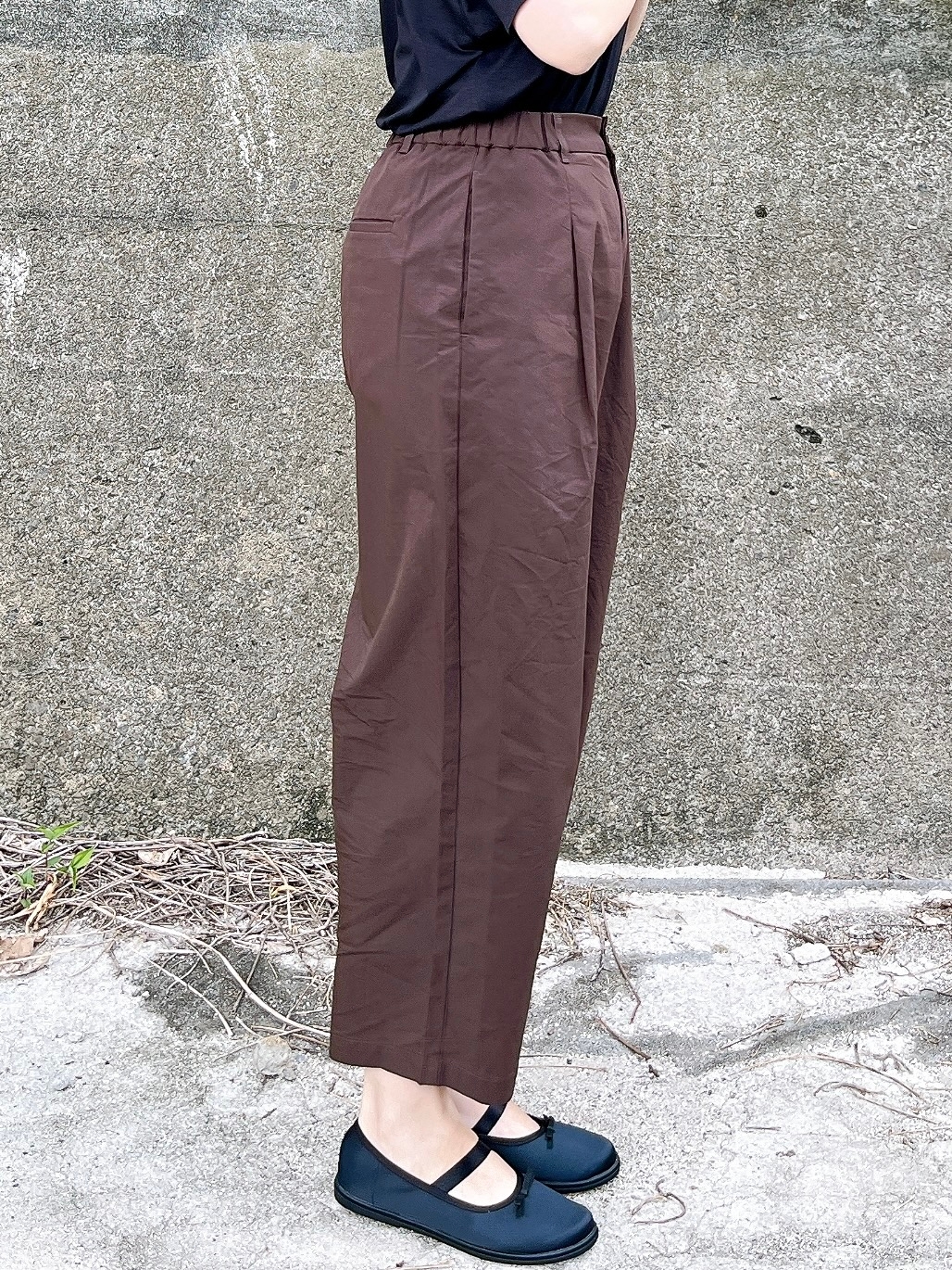 無印良品の「婦人 乾きやすい ブロードワイドテーパードパンツ」