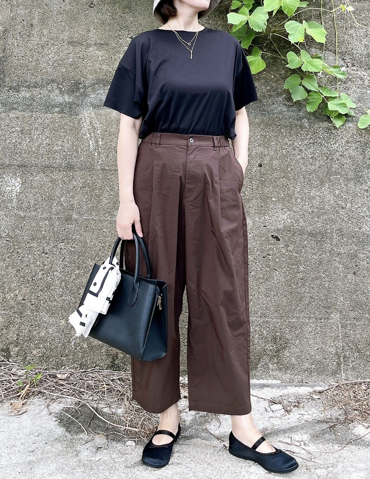 無印良品の「婦人 乾きやすい ブロードワイドテーパードパンツ」
