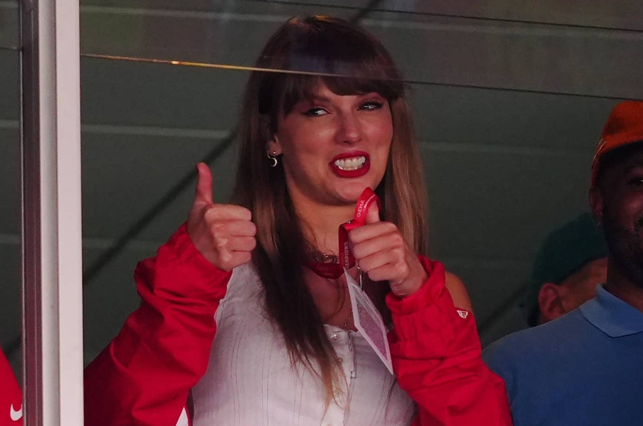The NFL Just Trolled Their Male Fans Over Taylor Swift In The Funniest Way