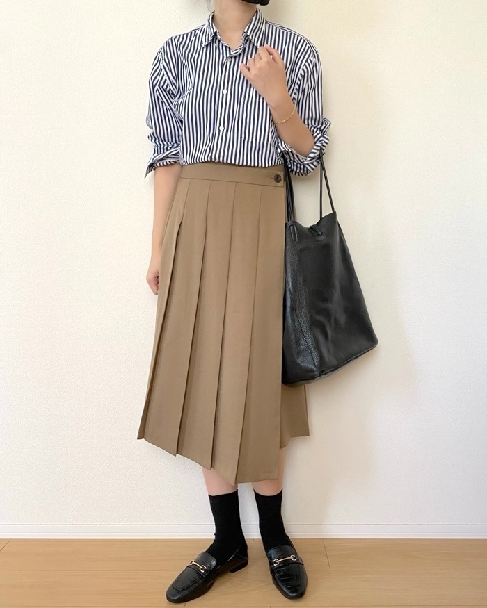 GUの「ラッププリーツミディスカート+E」