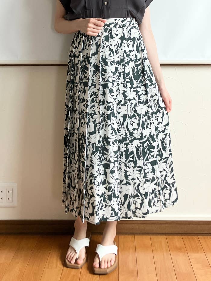 Honeys(ハニーズ)の「花柄プリーツスカート」
