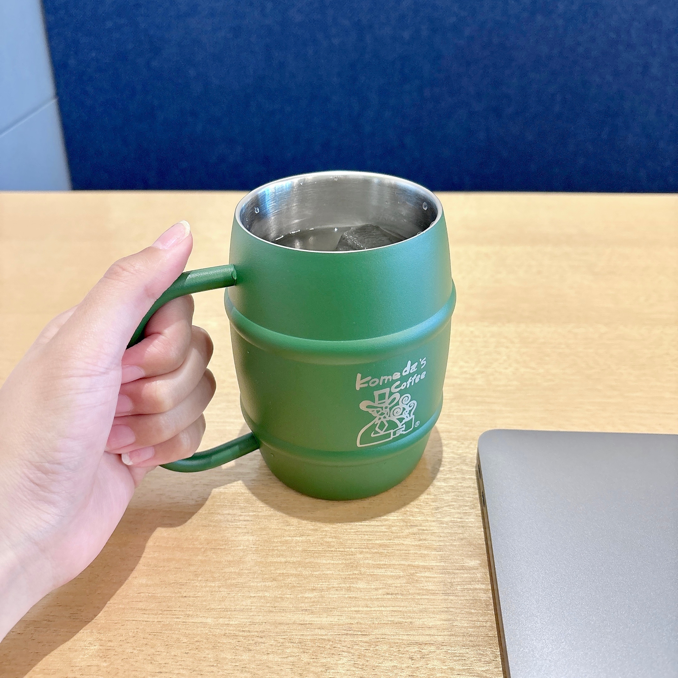 コメダ珈琲店の公式オンラインショップ限定商品「たっぷりアイス用ジョッキ 限定色」