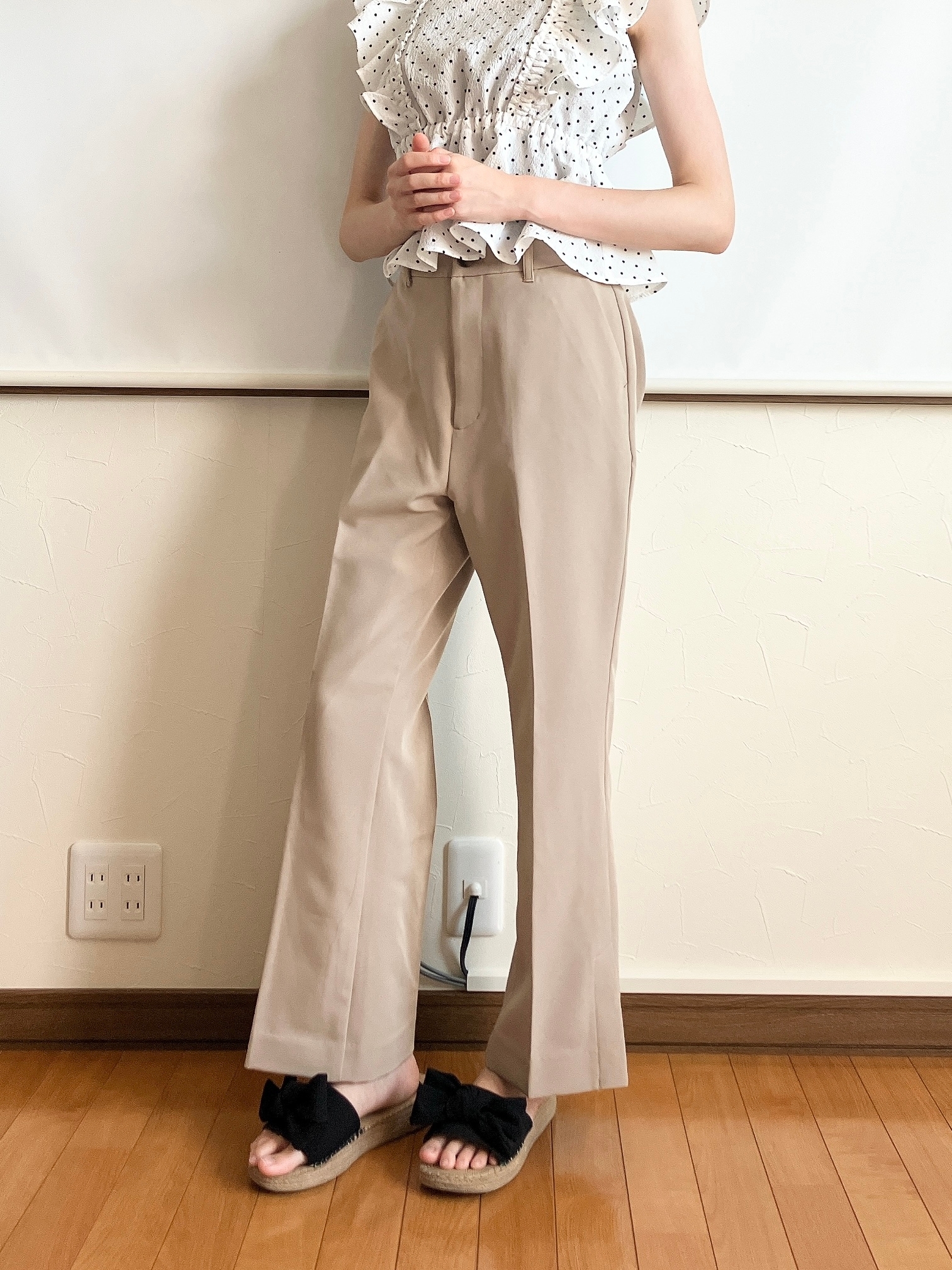 ハニーズ「サイドスリットパンツ」
