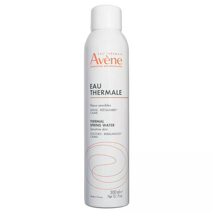 Avène Eau Thermale Thermal Spring Water spray vessel for delicate skin, 300 ml. Soothes, balances, and calms.