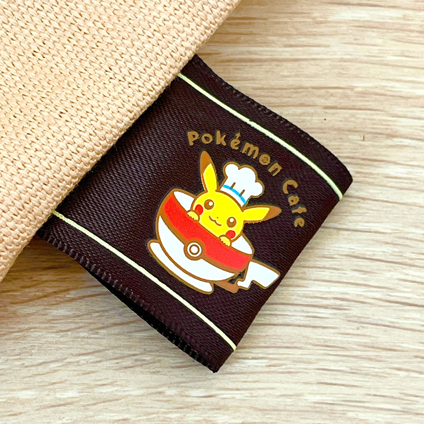 ポケモンセンターの「リバーシブルトートバッグ シェフピカチュウ」