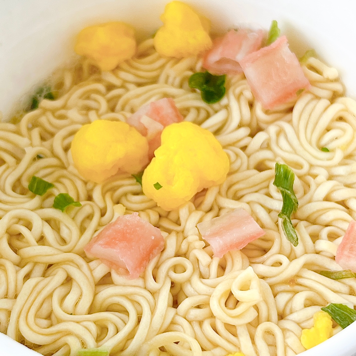 LAWSON(ローソン)の「3種の貝だし塩ラーメン」