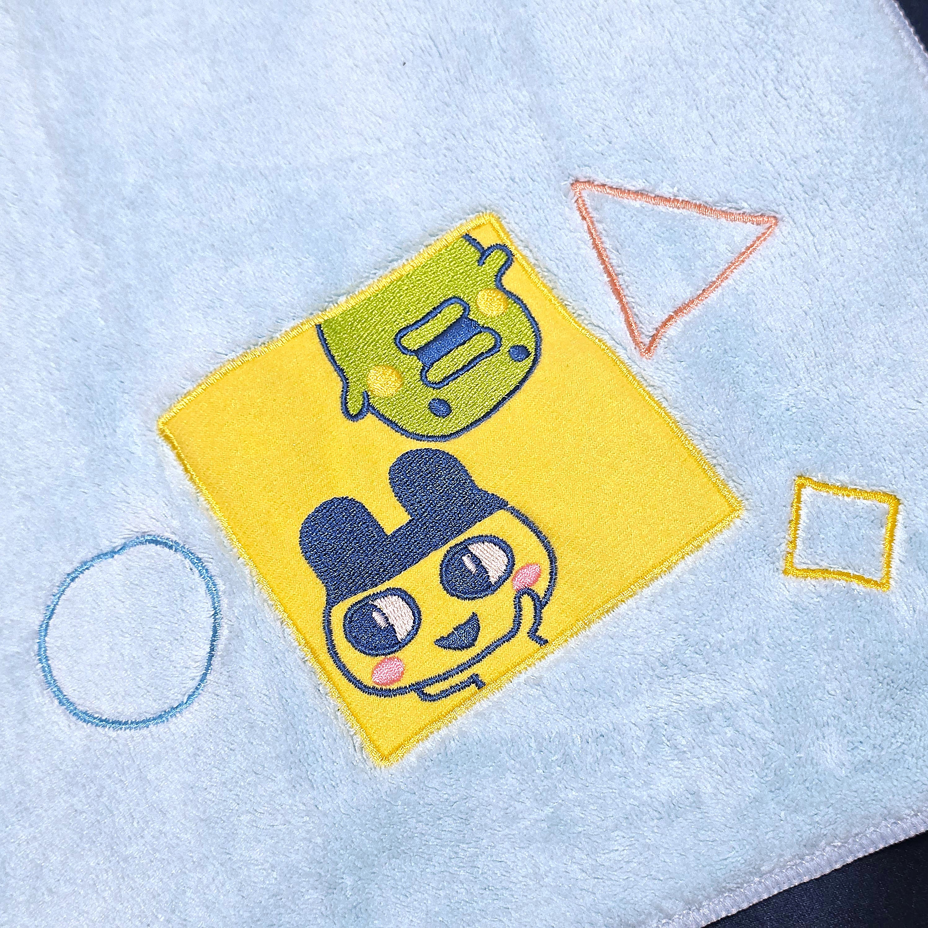 DAISO(ダイソー)「たまごっち マイクロファイバーフェイスタオル」