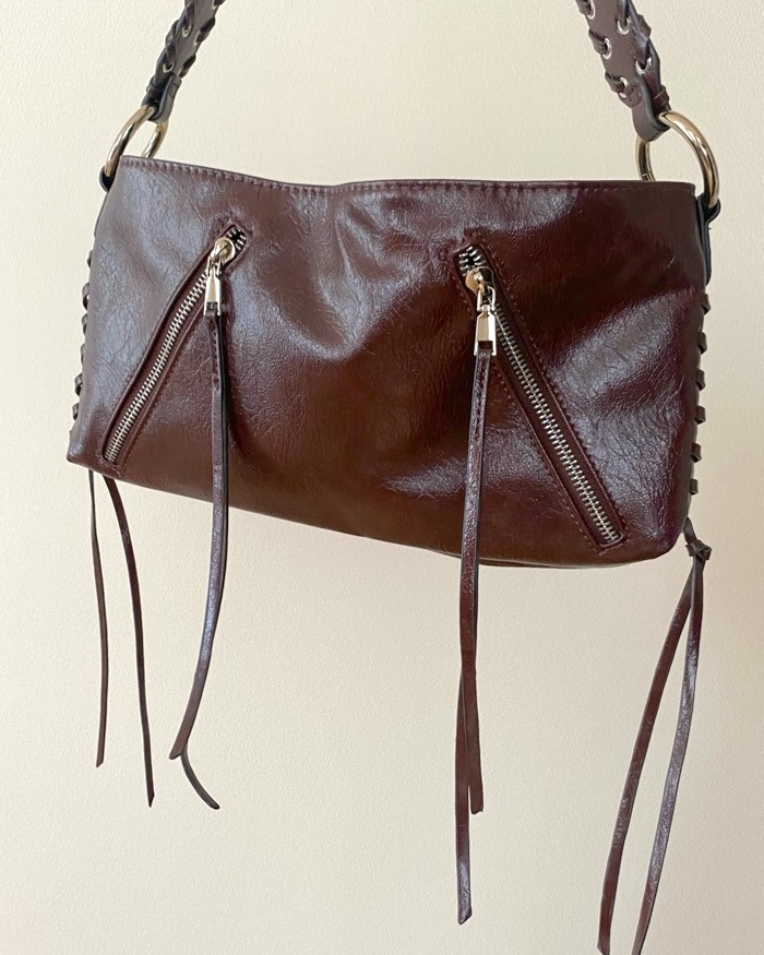 ZARAの「ジッパー付きショルダーバッグ」