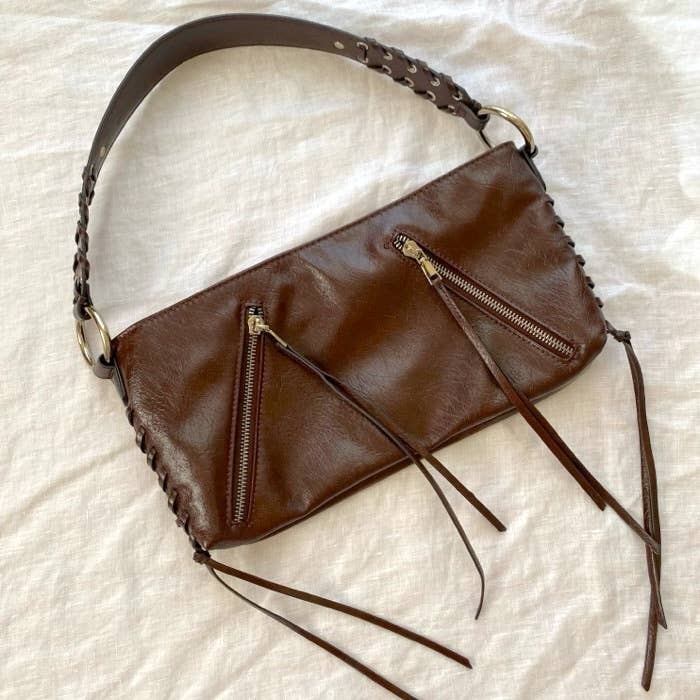 ZARAの「ジッパー付きショルダーバッグ」
