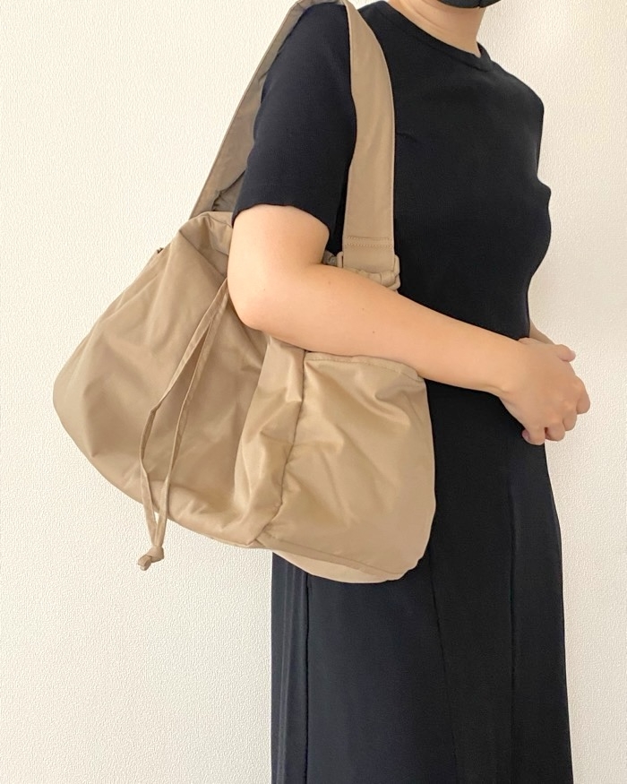 ユニクロCの「ソフトパフィーショルダーバッグ」
